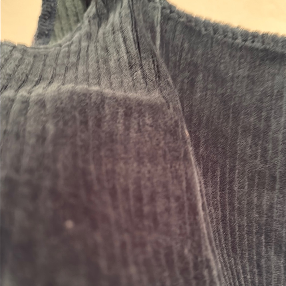 Black Ribbed Crop Tank Top - Picture 4 of 4